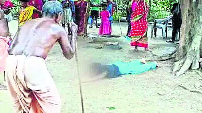 పాములా అమ్మాయి ప్రవర్తన