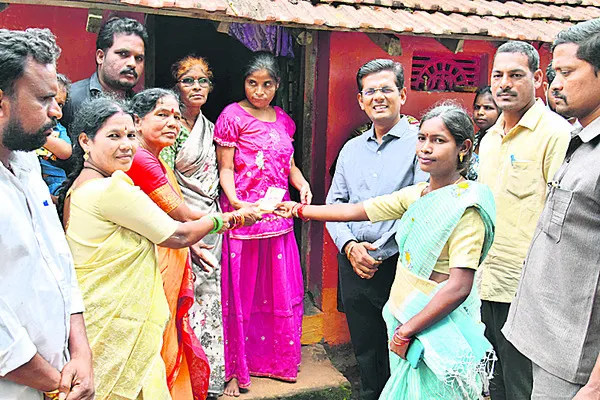 జిల్లాలో 93.55 శాతం మేర పింఛన్ల పంపిణీ