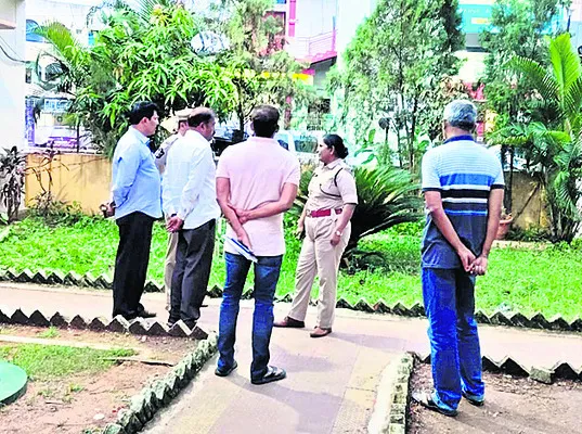 ‘గురుదేవా’లో చోరీ ఇంటిదొంగల పనేనా..?