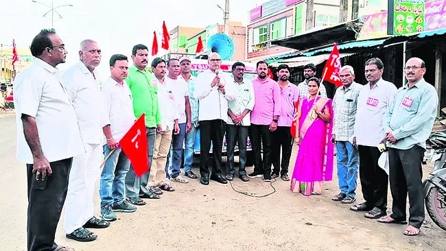 పిల్లలను ప్రభుత్వ పాఠశాలల్లో చేర్చాలి