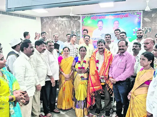 ఖుర్షీద్‌ సేవలు అభినందనీయం