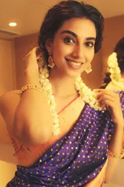 Meenakshi Chaudary And Mrunal Thakur Latest 6