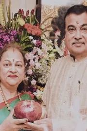 Nitin Gadkari Wife Grows Organic Onions Their Nagpur Farm9