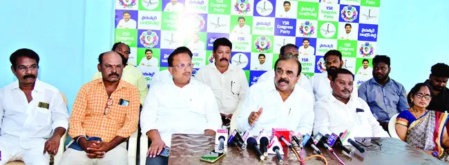 మహిళల మాన ప్రాణాలకు రక్షణ కల్పించలేరా?
