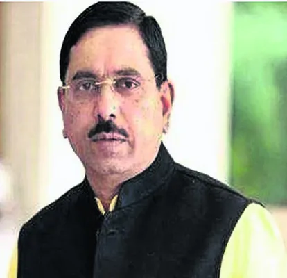 నైతికత ఉంటే రాజీనామా చేయండి