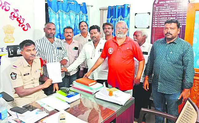 పత్రికా కార్యాలయాలపై దాడి హేయమైన చర్య 