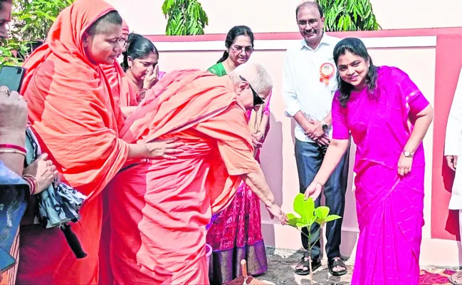 నివేదిత విద్యాలయం ఏర్పాటు అభినందనీయం