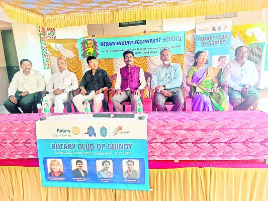 కేసరి పాఠశాలకు ఐదు స్మార్ట్ బోర్డులు