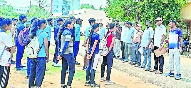 ఉత్సాహంగా జిల్లా అథ్లెటిక్స్‌ ఎంపిక పోటీలు 