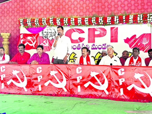 సమస్యలపై ప్రశ్నించేది కమ్యూనిస్టులే..