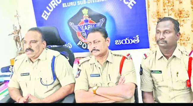 చోరీ కేసును ఛేదించిన పోలీసులు
