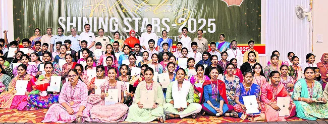 విద్యార్థులు లక్ష్యంతో ముందుకెళ్లాలి 