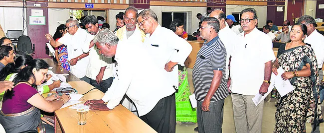 అమ్మా.. ఆలకించరూ!