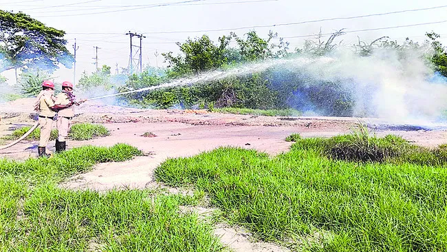 ఎండ వేడికి పేలిపోయిన ట్రాన్స్ఫార్మర్
