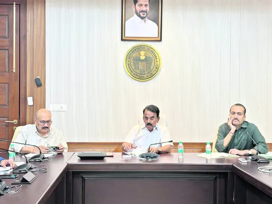 పునరావాస పనుల్లో వేగం పెంచాలి