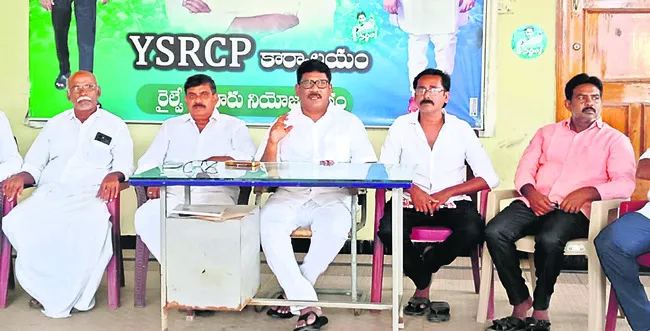 రాష్ట్రంలో అరాచకపాలన కొనసాగుతోంది
