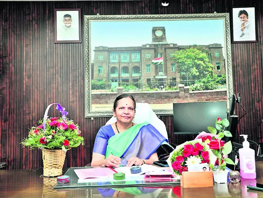 కేజీహెచ్ సూపరింటెండెంట్గా డాక్టర్ వాణి బాధ్యతల స్వీక