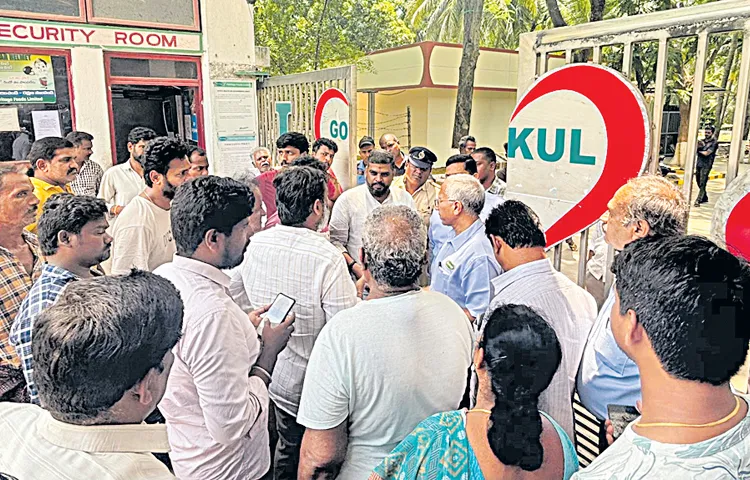 Farmers and locals protest at Heritage Factory