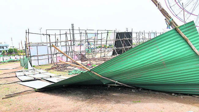 అంతా అతలాకుతలం