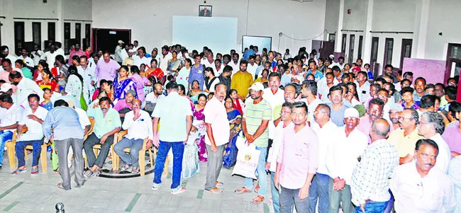 మొండిగా ముందుకు.. 