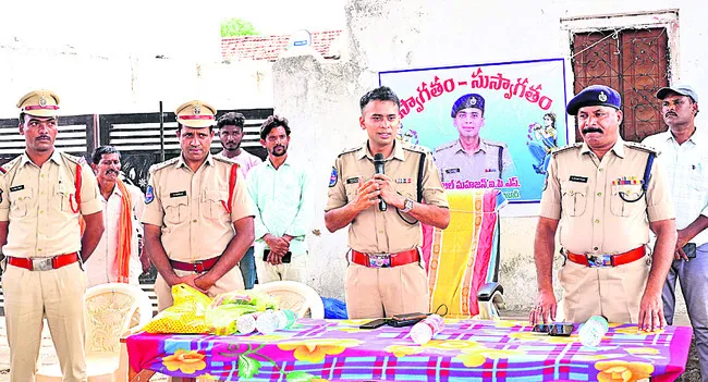 చదువుతోనే ఆదివాసీల అభివృద్ధి 