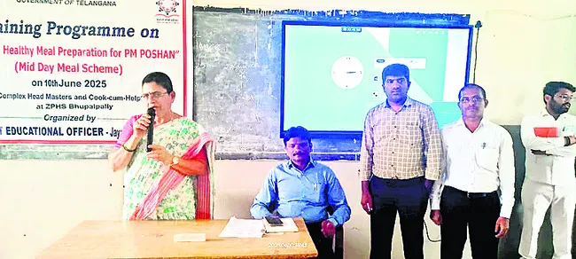 విద్యార్థుల పరిశుభ్రతపై దృష్టి