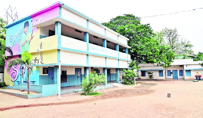 ●పాఠశాలలు ముస్తాబు
