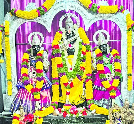 సాక్షి కార్యాలయంపై టీడీపీ నేతల దాడిపై ఫిర్యాదు