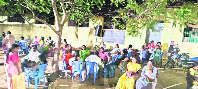 ‘అయ్యో’ర్ల పడిగాపులు