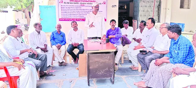 ప్రజల ప్రాణాలతో చెలగాటం ఆడొద్దు