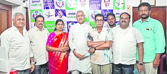 విశ్వాసం నిలబెట్టుకోలేకపోయారు
