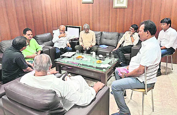 పొగాకు రైతులను ఆదుకోవాలి