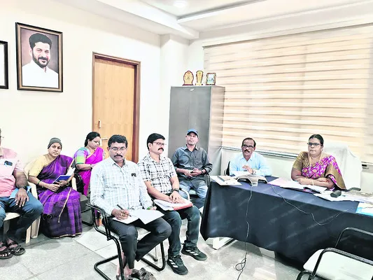 పండుగ వాతావరణంలో బడులు ప్రారంభించాలి