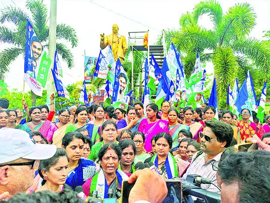మహిళల