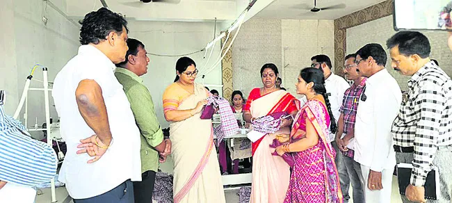మహిళా సమాఖ్యకే ‘ట్రిపుల్ఐటీ యూనిఫాం’