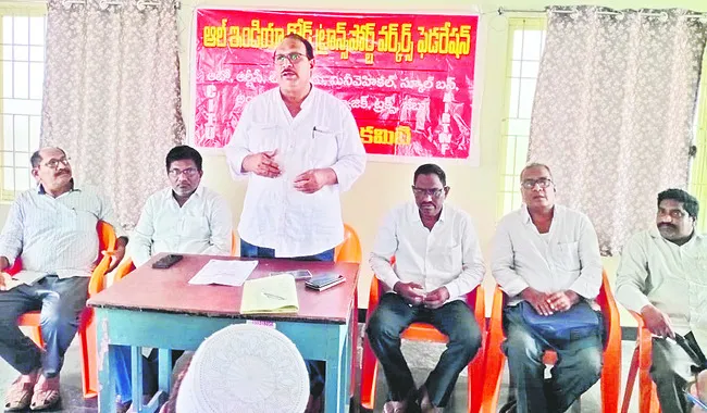 లారీలపై పన్ను బాదుడే బాదుడు