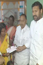 Ys Avinash Reddy Visits Ysrcp Leader Narayana Reddy Family4