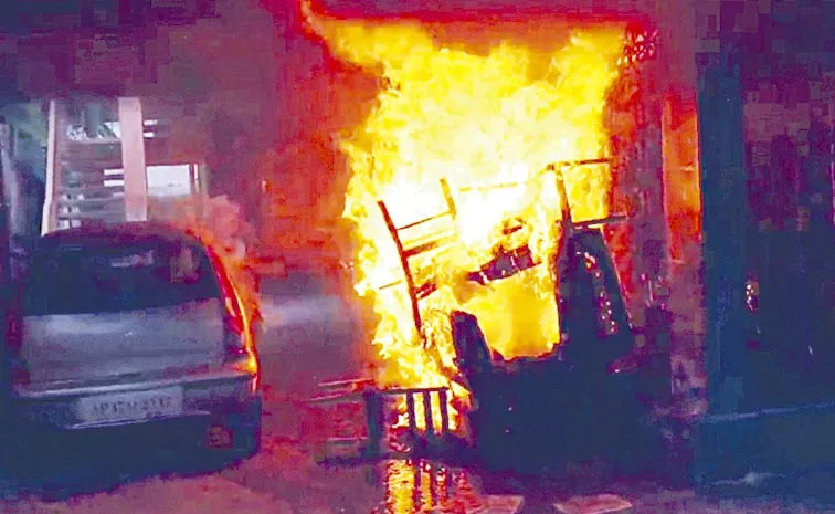 Tdp Goons Attack On Eluru Sakshi Media Offices: Andhra pradesh