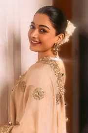 Rashmika Provoke Kannada Audience Kubera Promotions4