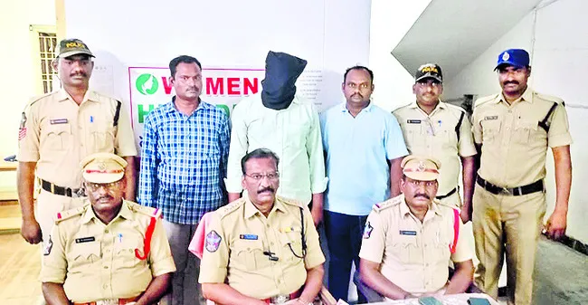 భార్య హత్య కేసులో భర్త అరెస్ట్