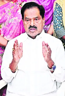 సాక్షిని అణగదొక్కాలని కుట్ర