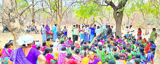 బడిని బతికించిన పెద్దసారు..
