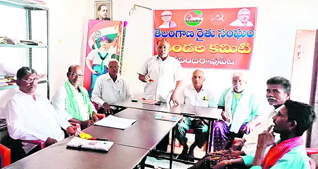 రైతుల హక్కులను కాలరాస్తున్న కేంద్రం