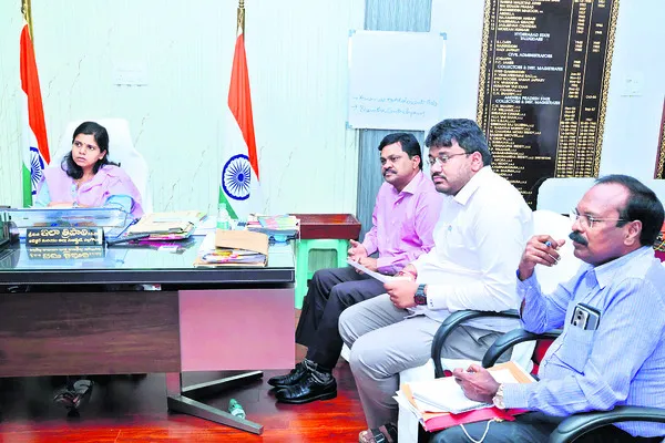 ఇందిరమ్మ ఇళ్ల పనుల జాబితా సమర్పించాలి