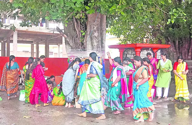 ఘనంగా వటసావిత్రి వ్రతం
