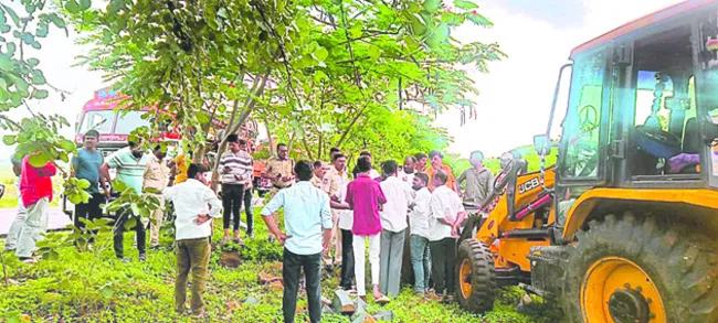 ఇది ప్రభుత్వ భూమి.. కాదు పట్టా భూమి