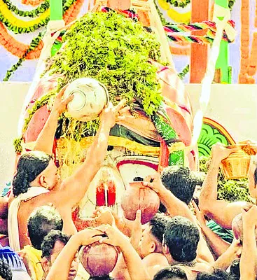 ఘనంగా అష్టోత్తర కలశ మహాభిషేకం