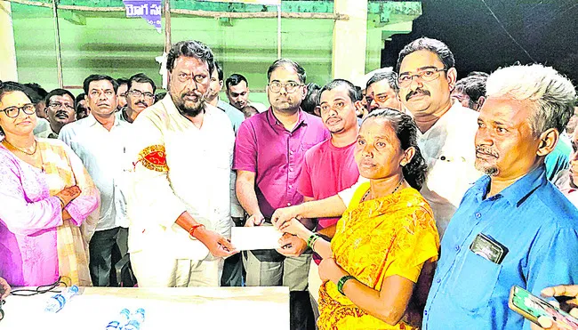 గొర్రెలకాపరులకు పరిహారం అందిస్తాం