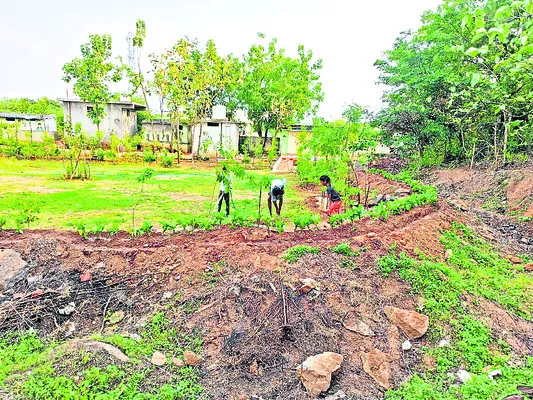 ఆహ్లాదం.. పోచంపల్లి పాఠశాల
