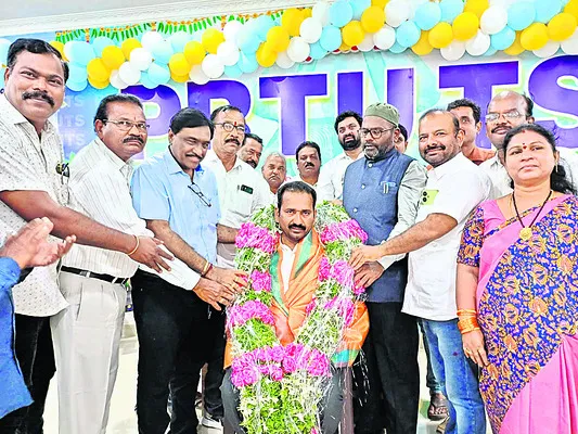 ఎయిడెడ్ టీచర్ల సమస్యల పరిష్కారానికి కృషి